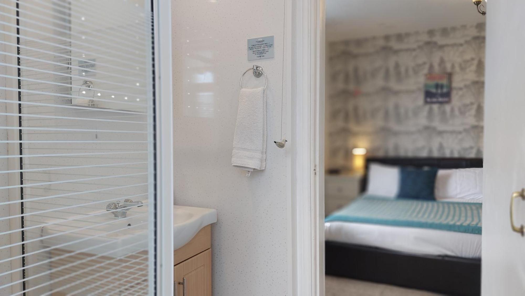 Invergarry Room Only Guest House For Adults Уиндермер Екстериор снимка